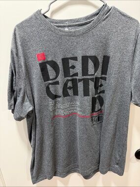 Old Navy Gray Graphic Short-Sleeve Tee with Red Accent